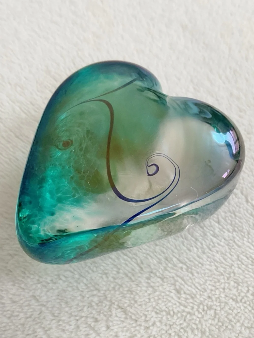Robert Held Art Glass Heart Paperweight Iridescent Signed Canada 2”